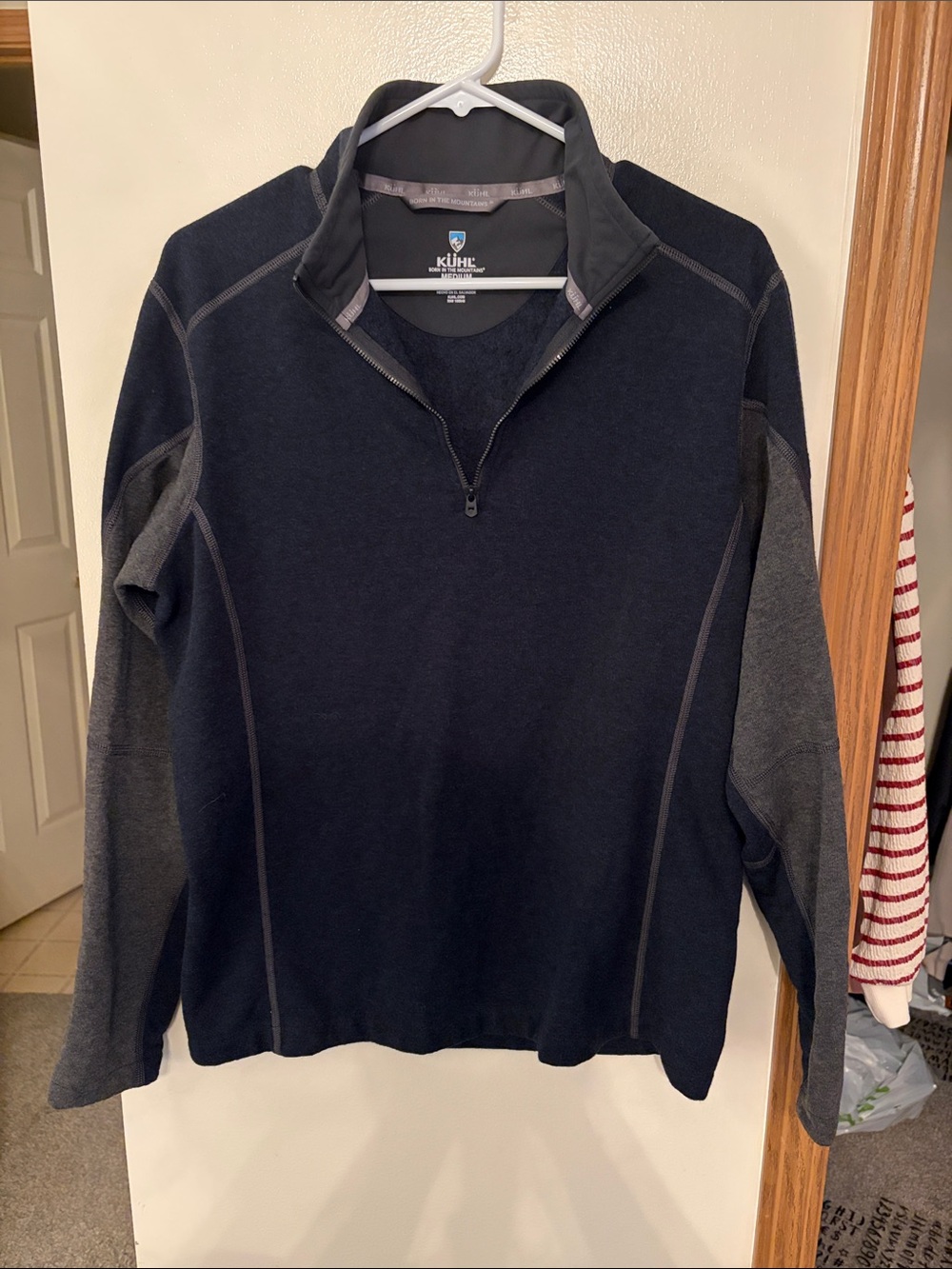Kuhl Revel 1/4‎ Zip Mens Medium Black Fleece Pullover Hiking Lightweight Sweater